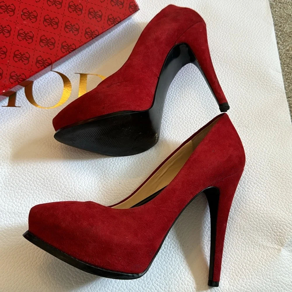 Guess - Picture 5 of 5